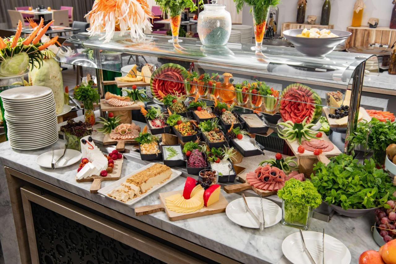 Park Inn By Radisson Makkah Aziziyah La La Mecca Esterno foto Buffet at the Mandarin Oriental, Rome