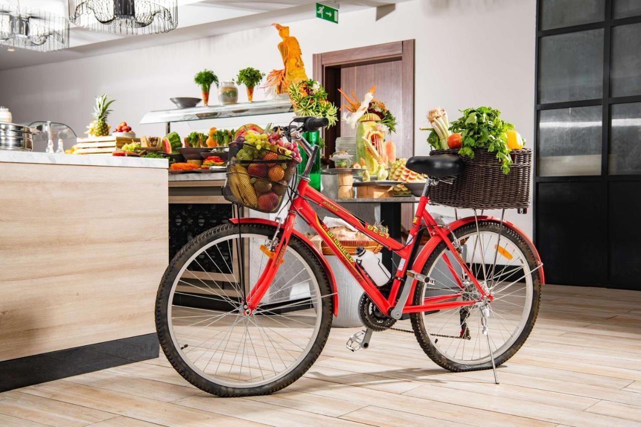 Park Inn By Radisson Makkah Aziziyah La La Mecca Esterno foto Bicycle at breakfast buffet