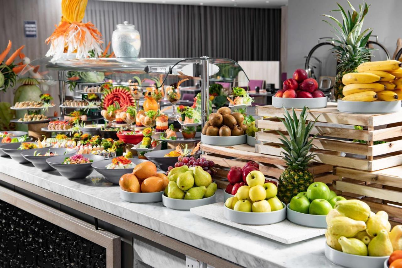 Park Inn By Radisson Makkah Aziziyah La La Mecca Esterno foto A buffet at a luxury hotel
