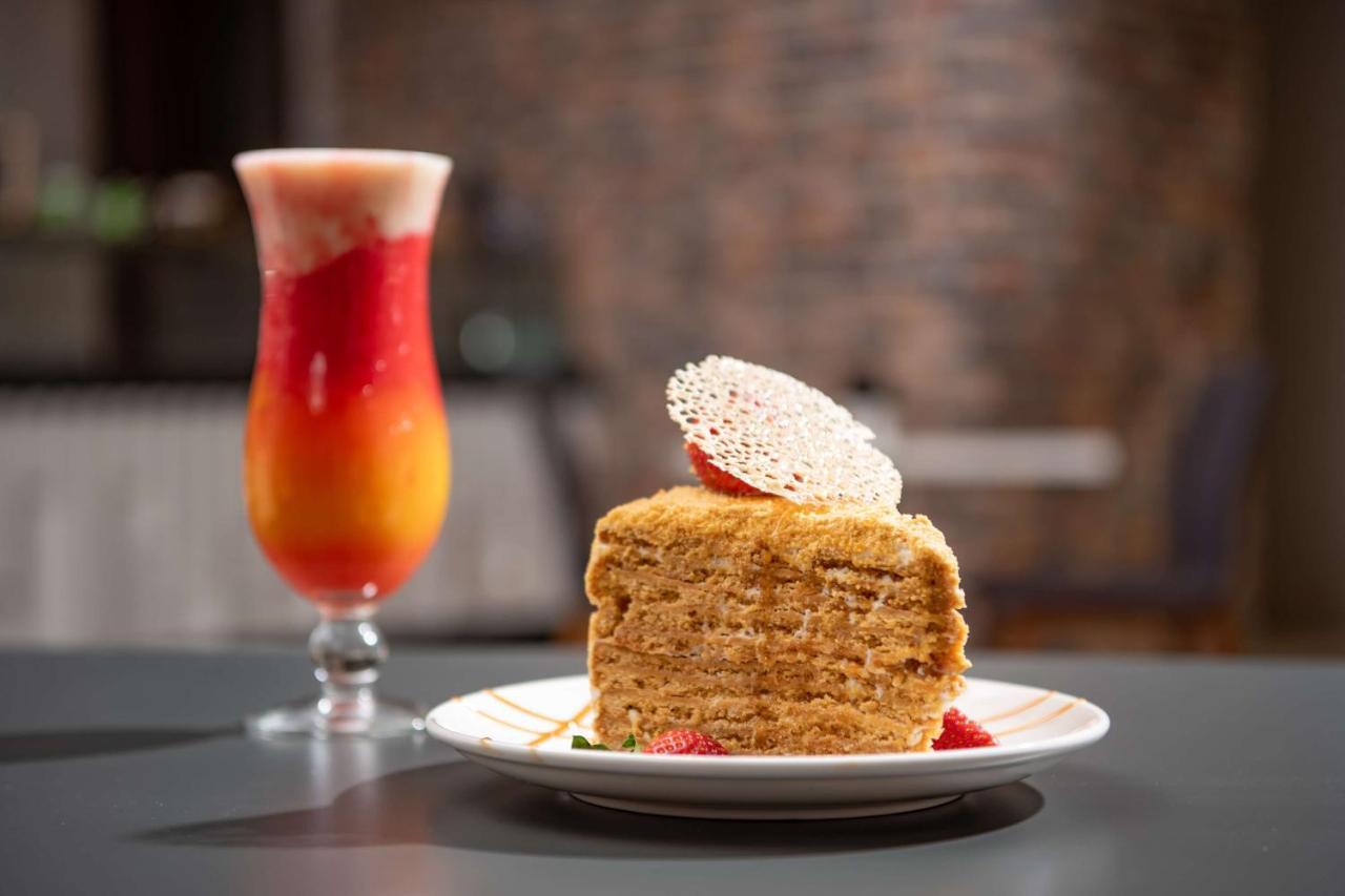 Park Inn By Radisson Makkah Aziziyah La La Mecca Esterno foto A slice of pumpkin cake