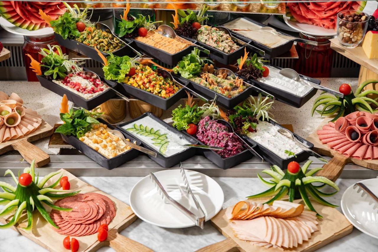 Park Inn By Radisson Makkah Aziziyah La La Mecca Esterno foto A buffet breakfast