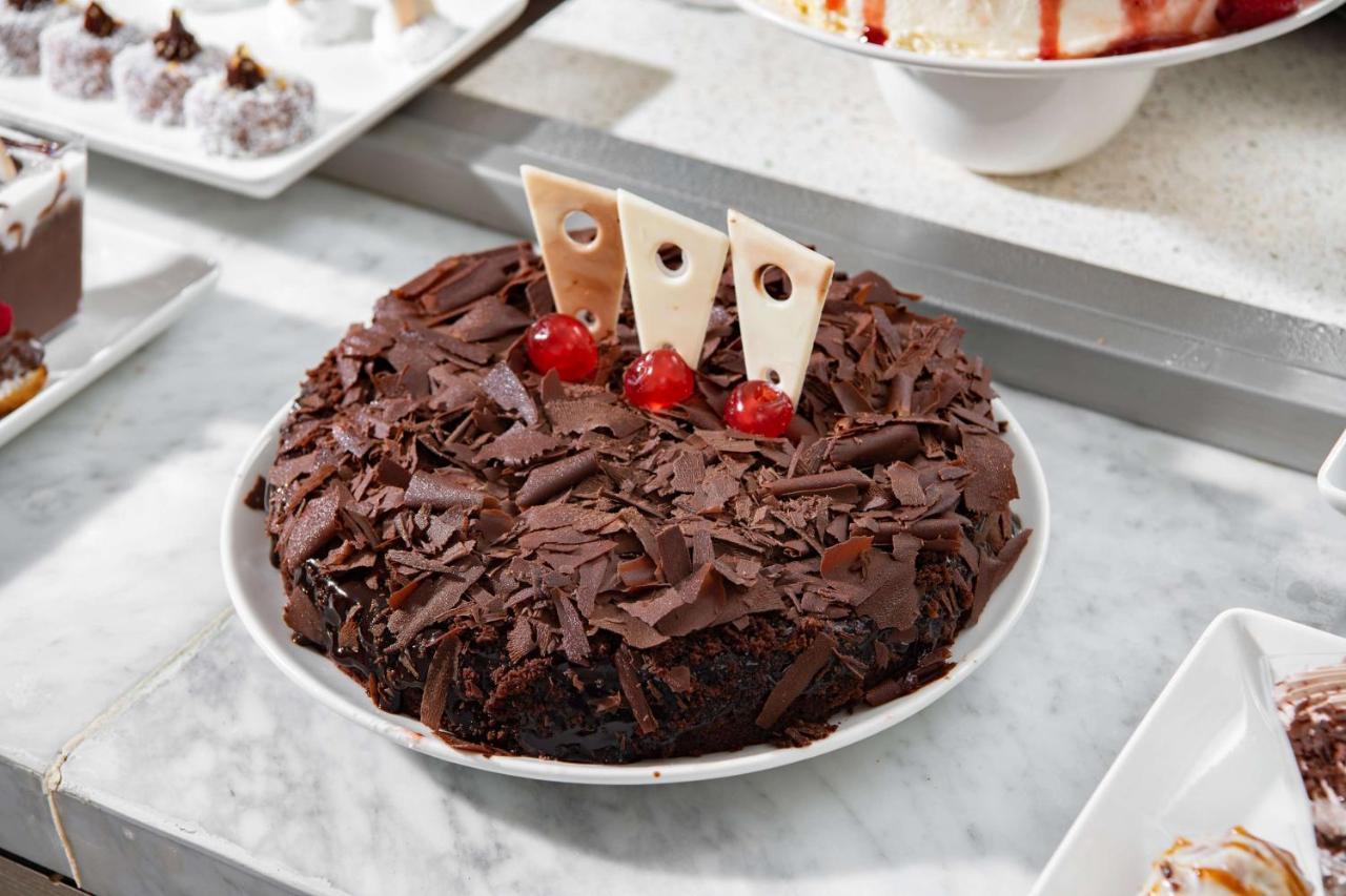 Park Inn By Radisson Makkah Aziziyah La La Mecca Esterno foto Black Forest cake