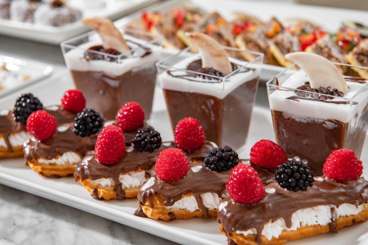 Park Inn By Radisson Makkah Aziziyah La La Mecca Esterno foto Belgian waffles