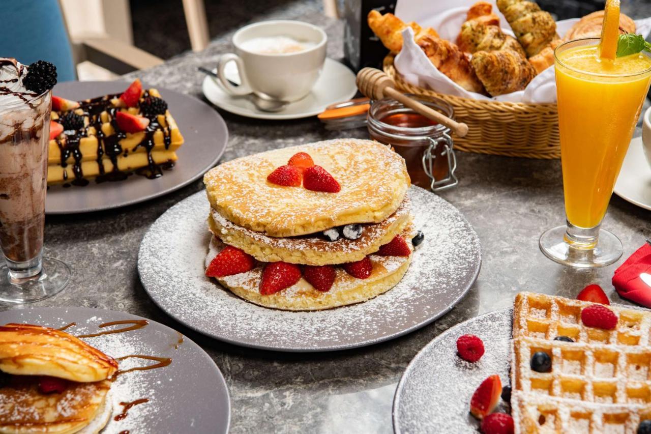 Park Inn By Radisson Makkah Aziziyah La La Mecca Esterno foto Belgian waffles