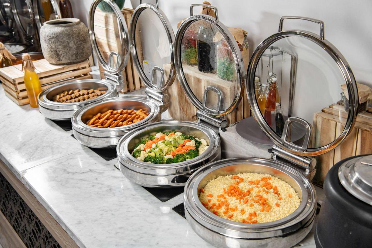 Park Inn By Radisson Makkah Aziziyah La La Mecca Esterno foto Buffet at a hotel