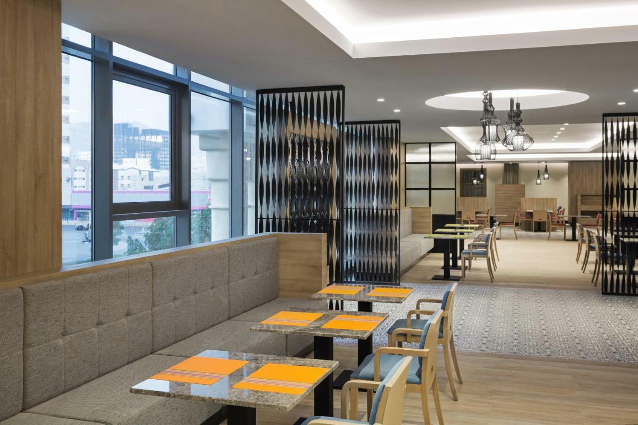 Park Inn By Radisson Makkah Aziziyah La La Mecca Esterno foto Interior of the hotel