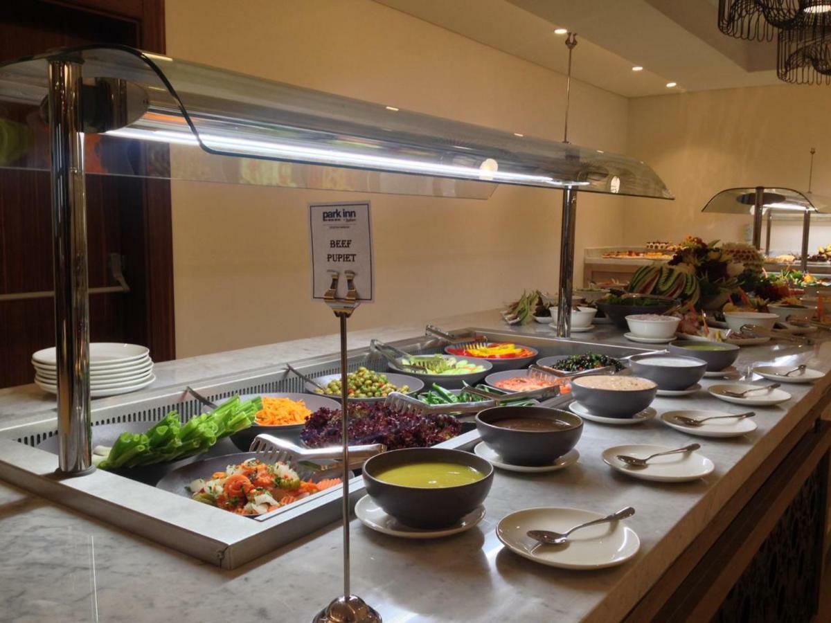 Park Inn By Radisson Makkah Aziziyah La La Mecca Esterno foto Buffet at a luxury hotel