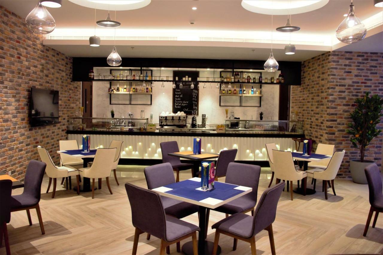 Park Inn By Radisson Makkah Aziziyah La La Mecca Esterno foto The lounge at the airport